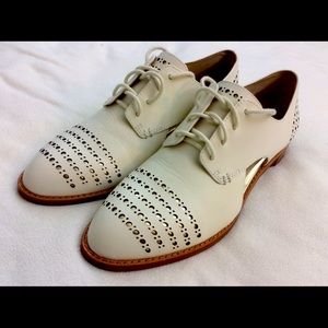 NEW Louise et Cie White Oxfords US 7.5